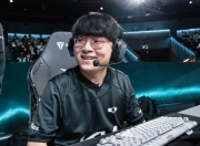 九游娱乐首页-HLE碾压SHR，ShowMaker团战一打五顶尖较量小组赛，点燃全场激情的简单介绍