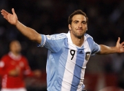 九游APP-卢卡库爆发破坚冰，乌拉圭铁血防守锁死西班牙传控之魂