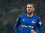 九游官网-德罗赞末节狂飙19分撕裂防线，凯尔特人团队风暴打穿步行者铁壁