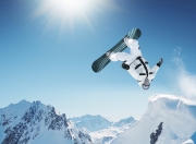 九游APP-赛道上的绝对统治，红牛车队完胜雷诺，汉密尔顿惊艳四座的背后