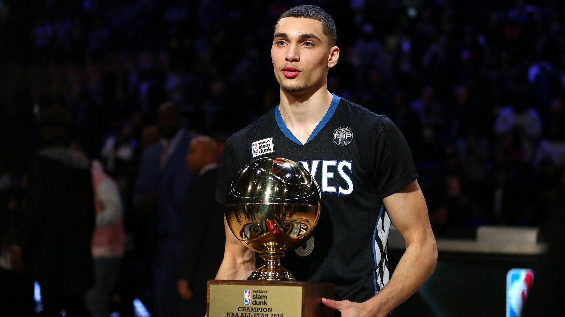 新疆队压哨击败开拓者，小贾伦成为关键先生